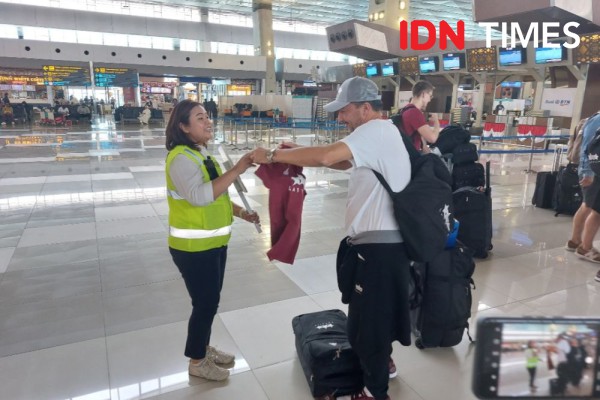 Hari Pelanggan Nasional, Pejabat Bandara Soetta Layani Calon Penumpang