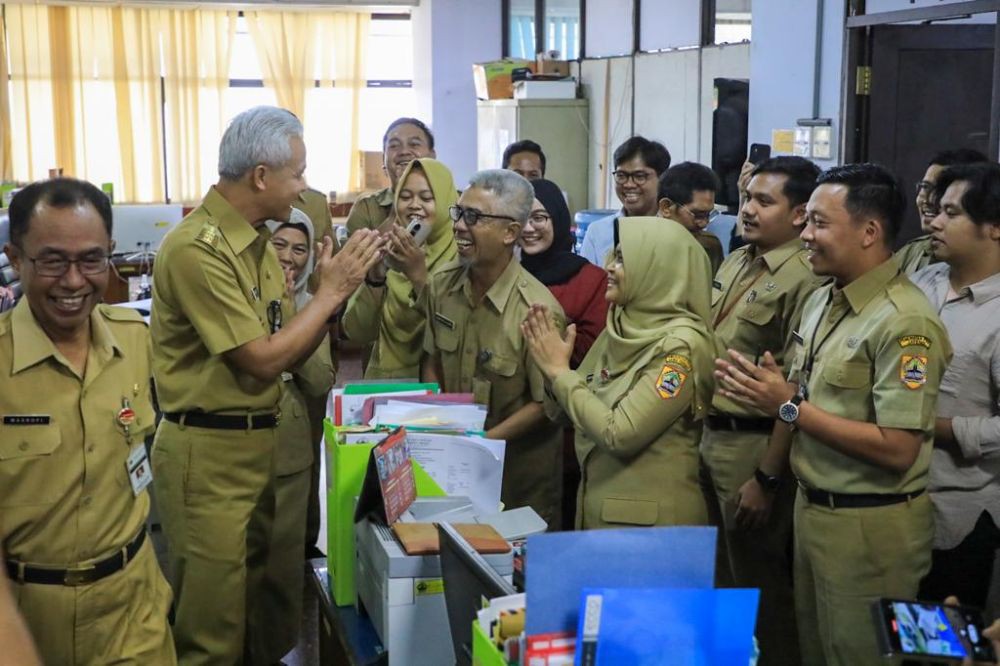 10 Potret Perpisahan Ganjar Pranowo, Tangis Haru dan Pamit Kiai NU