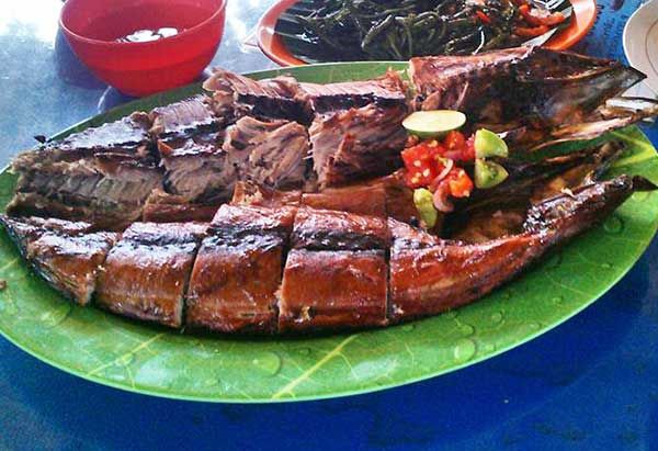 10 Toko Oleh-oleh Khas Ambon yang Populer dan Wajib Kamu Datangi