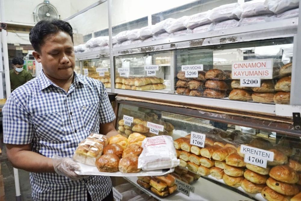 Toko Roti Sidodadi: 69 Tahun Bikin Roti Enak di Bandung