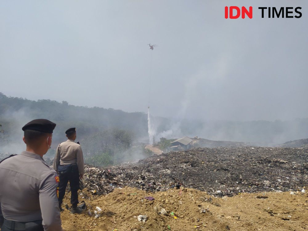 Gas Metana Persulit Pemadaman Api di TPA Sarimukti
