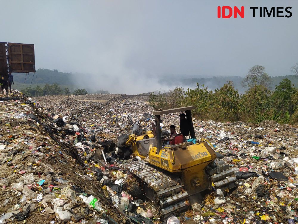 Zona Darurat Buang Sampah TPA Sarimukti Ditutup