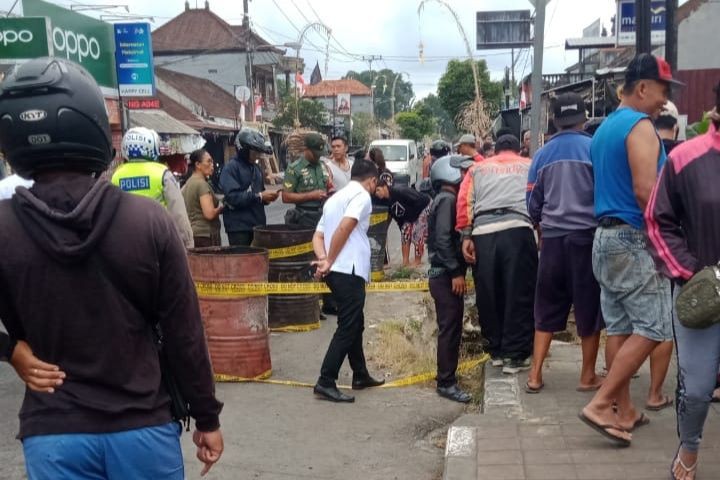 Perempuan di Badung Terperosok ke Dalam Trotoar Jebol