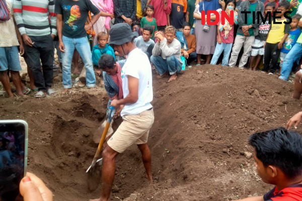 Orang Tua di Bima Bongkar Makam karena Bermimpi Anaknya Masih Hidup