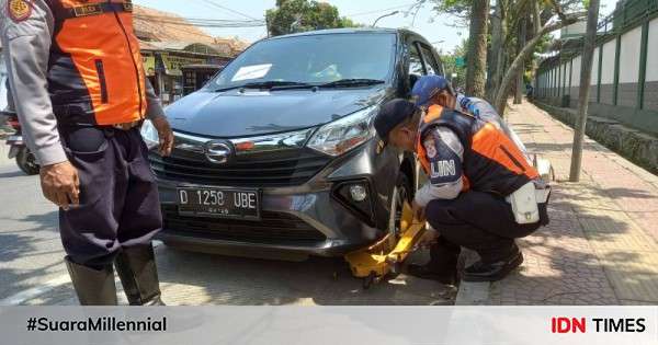 Parkir Liar, Puluhan Mobil Di Kota Cimahi Digembok Aparat