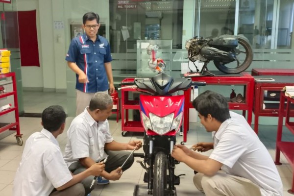 15 Guru SMK Dapat Pelatihan Modul Dasar Kurikulum TBSM