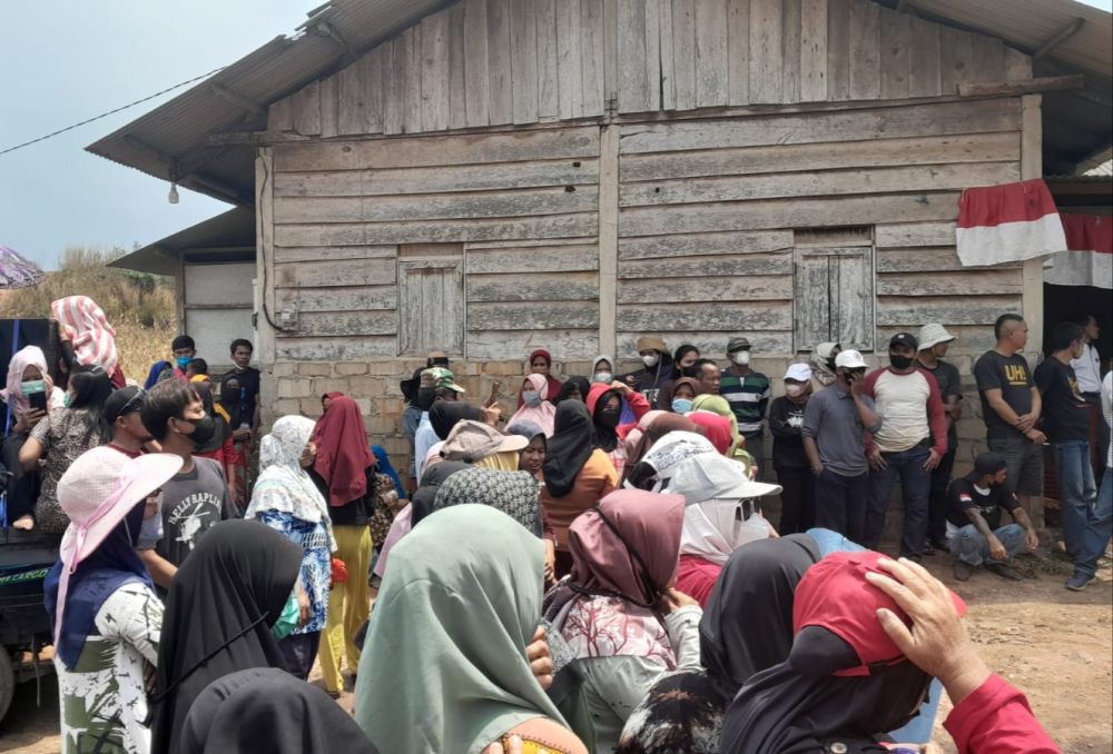 Ngeluh Debu, Warga Lamsel Geruduk 8 Stockpile Batu Bara di Jalan Sutami