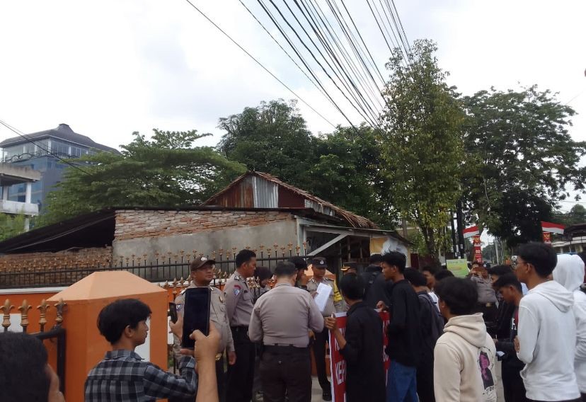 Soal Berkas Caleg, Aliansi Mahasiswa Bersatu Medan Demo ke Bawaslu