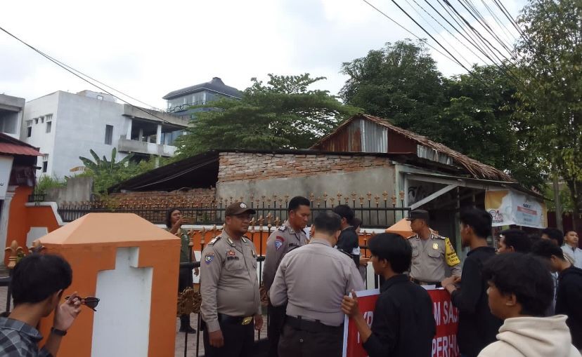 Soal Berkas Caleg, Aliansi Mahasiswa Bersatu Medan Demo ke Bawaslu