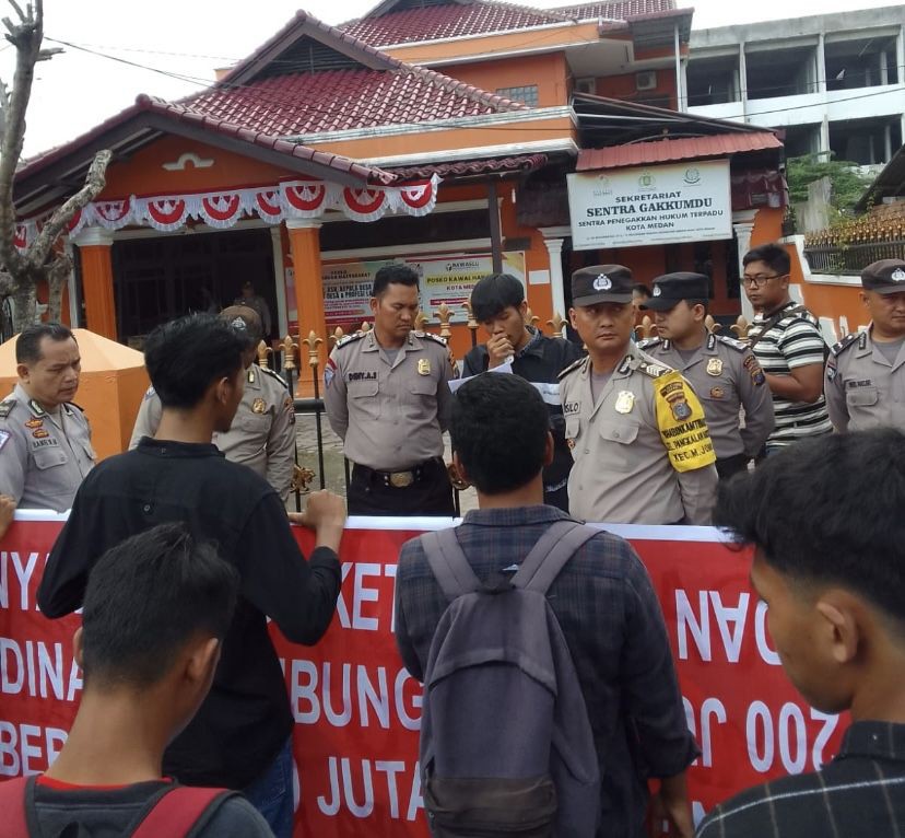 Soal Berkas Caleg, Aliansi Mahasiswa Bersatu Medan Demo ke Bawaslu