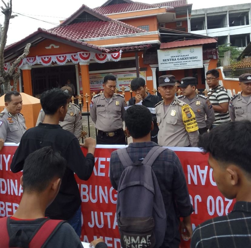 Soal Berkas Caleg, Aliansi Mahasiswa Bersatu Medan Demo ke Bawaslu