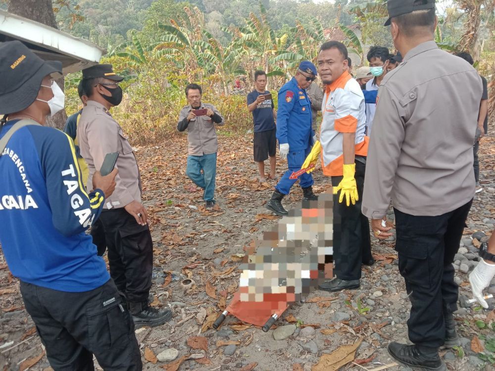 Geger! Mayat Wanita Tanpa Kepala Ditemukan di Pantai Tanggamus