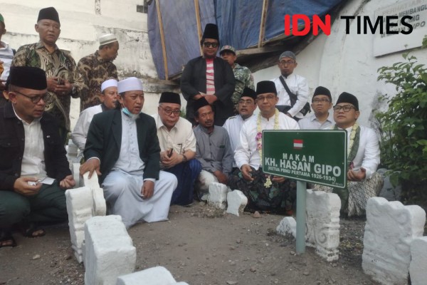 Anies Dan Cak Imin Ziarahi Makam Ketum Pbnu Hasan Gipo