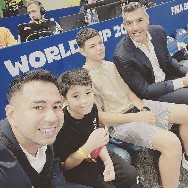 10 Momen Raffi Ahmad Dan Rafathar Nonton Basket Di Manila