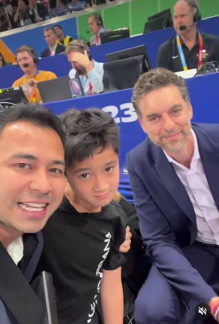 10 Momen Raffi Ahmad Dan Rafathar Nonton Basket Di Manila