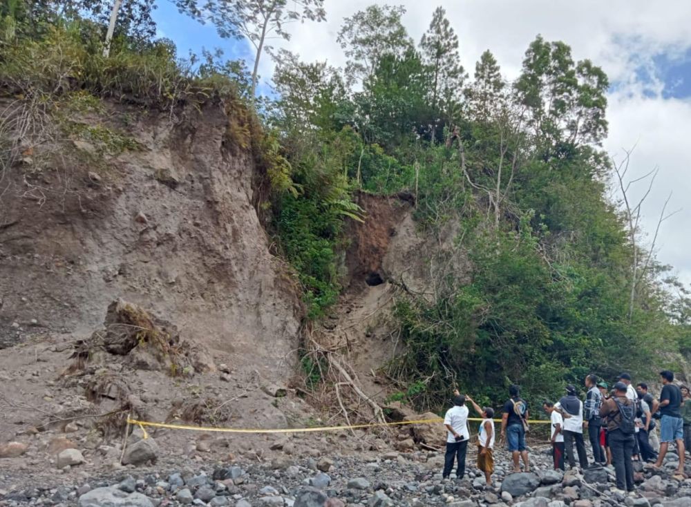 Korban Longsor di Karangasem Terima Santunan Rp15 Juta