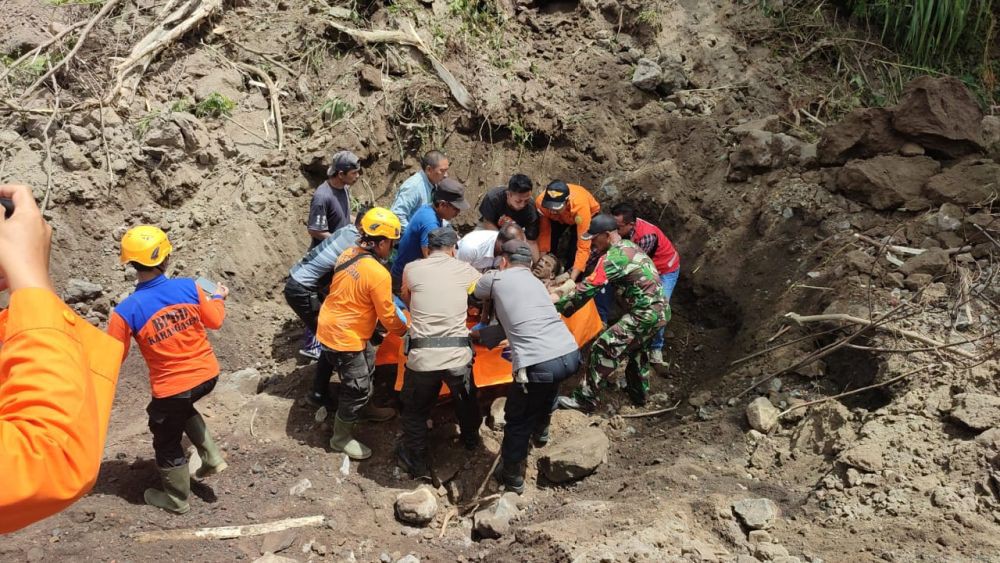 Korban Longsor di Karangasem Terima Santunan Rp15 Juta