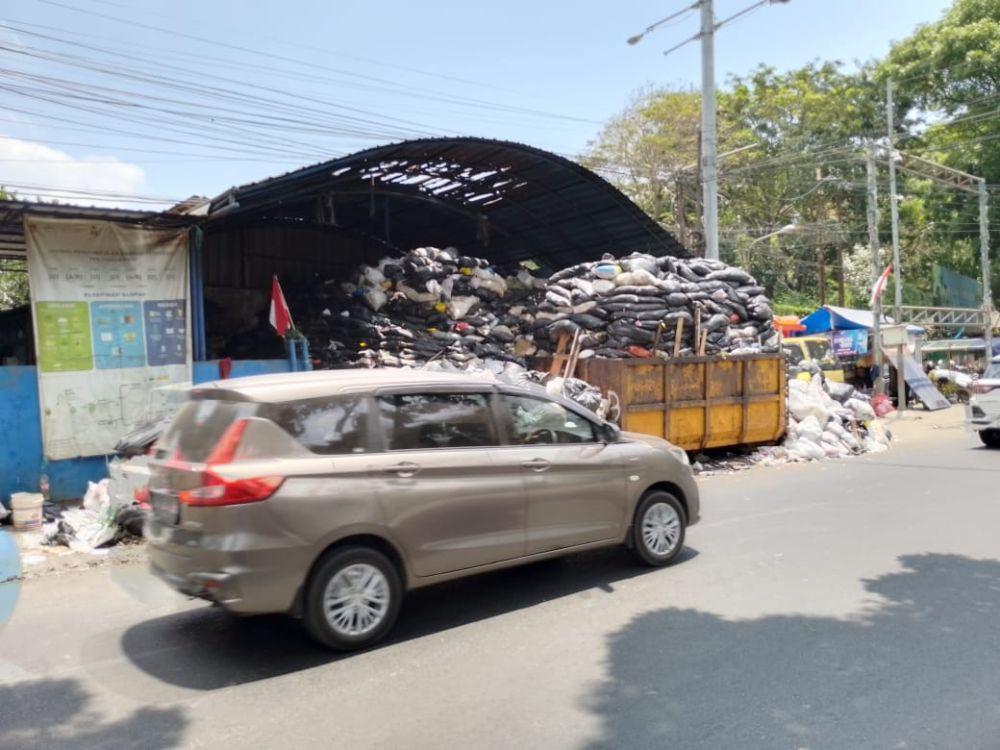 TPS Darurat di Gedebage Belum Rampung, Sampah Menumpuk di Jalanan 