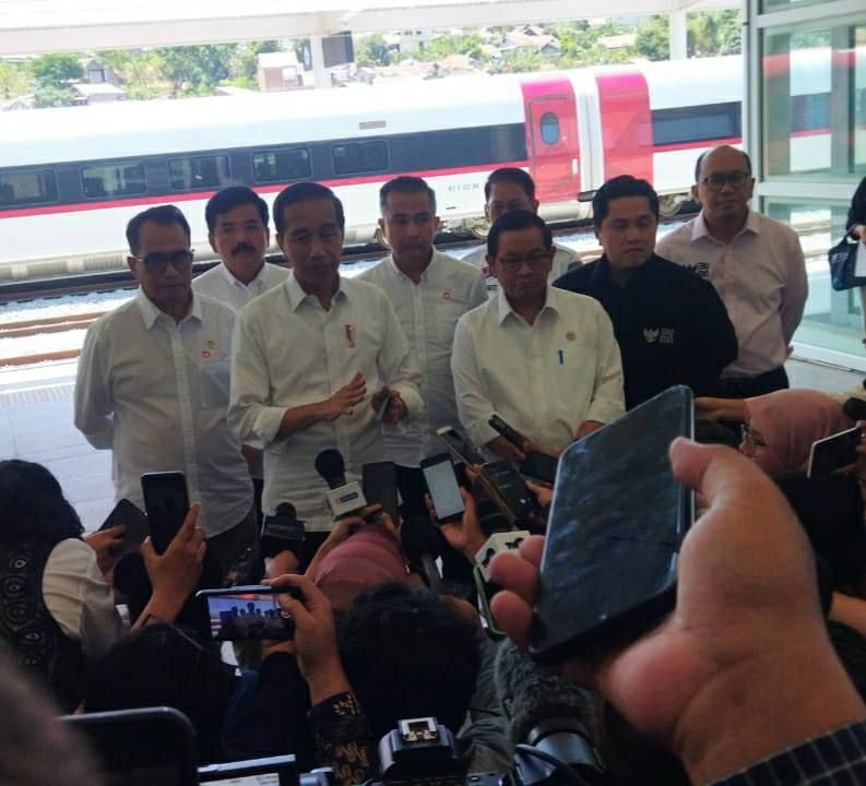 Jokowi Berencana Whoosh Bisa Layani Penumpang Sampai Surabaya