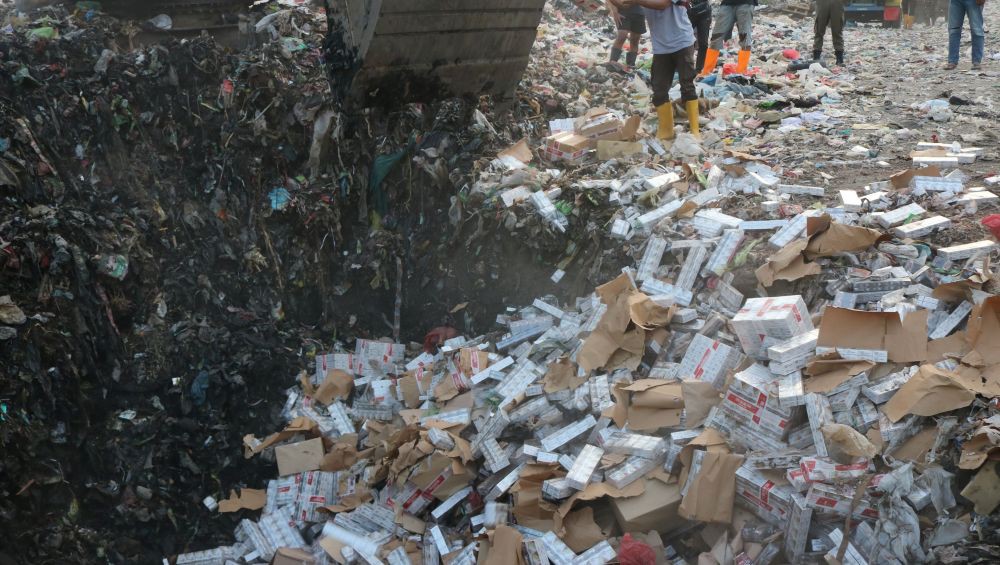2,2 Juta Rokok Ilegal Senilai Rp2,6 Miliar di Semarang Dimusnahkan