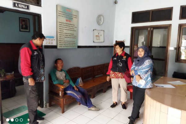 ODGJ Panjat Tower Seluler Semarang 50 Meter Dibujuk Turun Pakai Es Teh