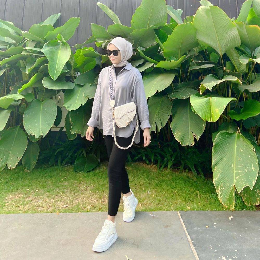 14 Outfit Hijab Ala Selebgram Rizkah S. Nainy, Kekinian!