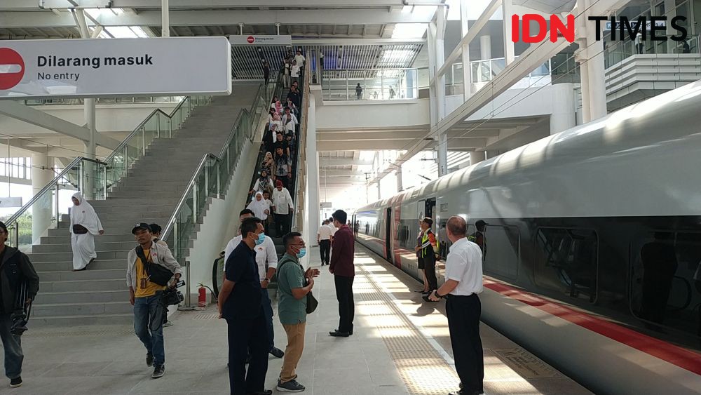 Masyarakat Serbu Ikut Uji Coba Kereta Cepat Jakarta-Bandung 