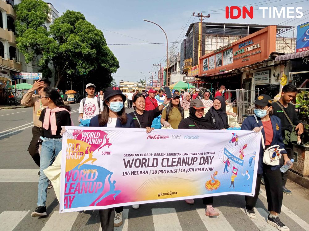 Hari Bersih se-Dunia, WCD Sumut Bersihkan Sampah di Istana Maimun