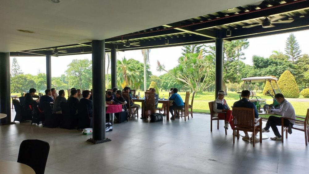 Mengintip Birdie, Kafe dan Restoran dengan Pemandangan Padang Golf