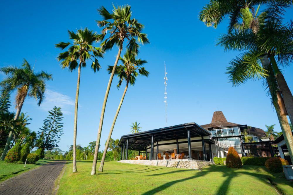 Mengintip Birdie, Kafe dan Restoran dengan Pemandangan Padang Golf