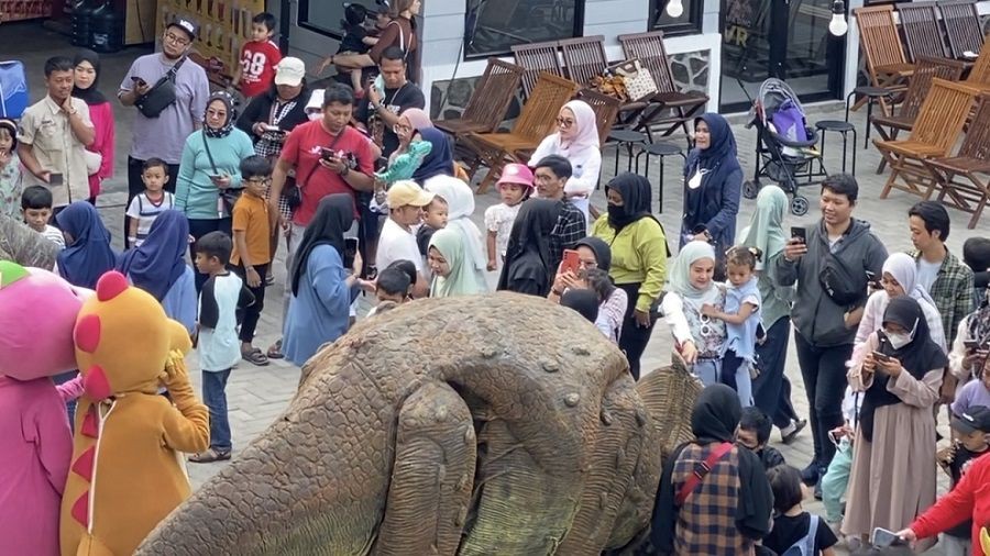 Liburan ke Kota Bandung, Yuk Seru-seruan Main Rainbow Slide