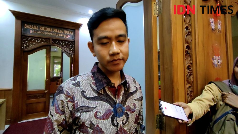 Baliho Prabowo-Gibran Muncul di Soloraya, Gibran Ngaku Solid di PDIP 