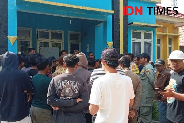 Wali Kota Bima Dinilai Ingkar Janji, Warga Penato'i Segel Kantor Lurah