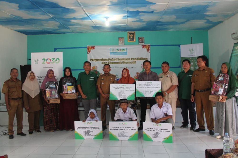 Asian Agri Beri Bantuan Perlengkapan Sekolah di Dua Desa Labuhanbatu