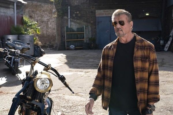 Penjelasan Ending The Expendables 4, Barney Ross Fix Mati?