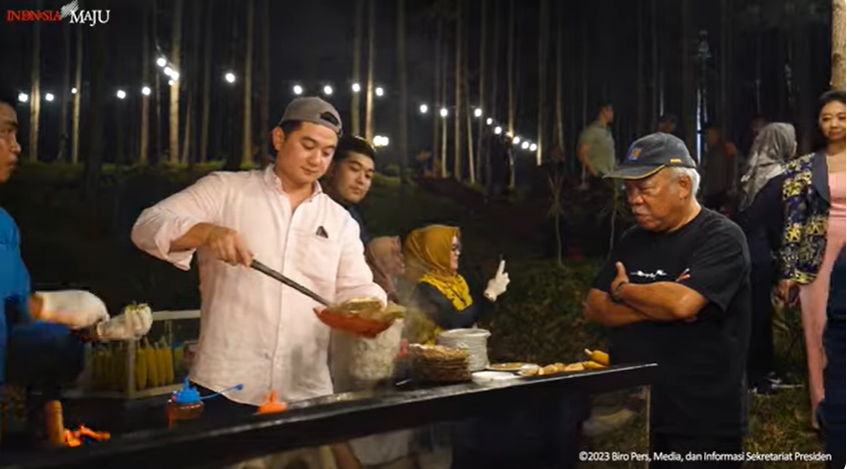 Keseruan Jokowi dan Selebriti saat Makan Malam dan Berkemah di IKN