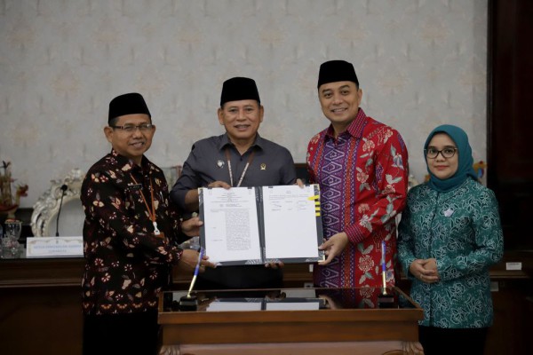 Pemkot Surabaya Akan Blokir Adminduk Ayah yang Tak Beri Nafkah Anak