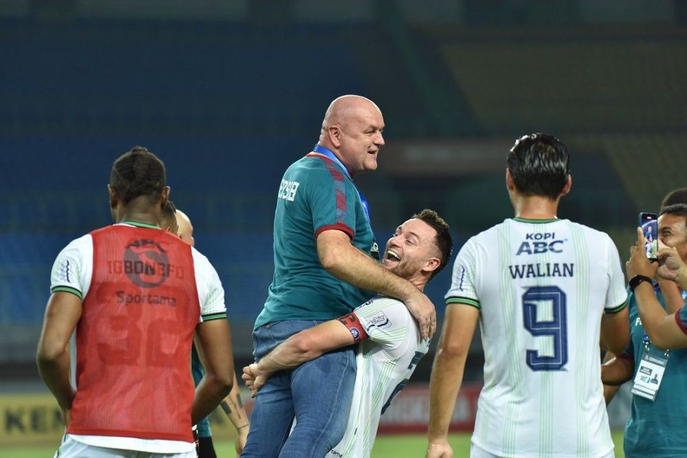 Coach Bojan Optimistis Persib Bisa Masuk 4 Besar Liga Indonesia