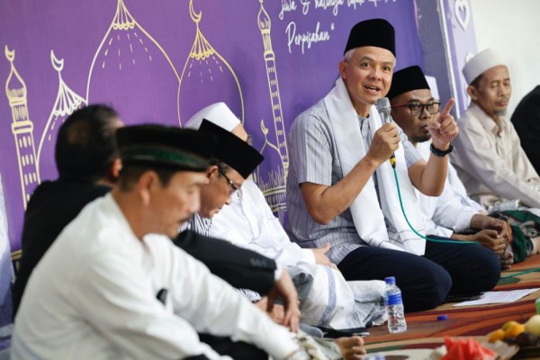 Ganjar Bertemu Tokoh Lintas Agama di Ponpes Tangerang, Dapat Dukungan?