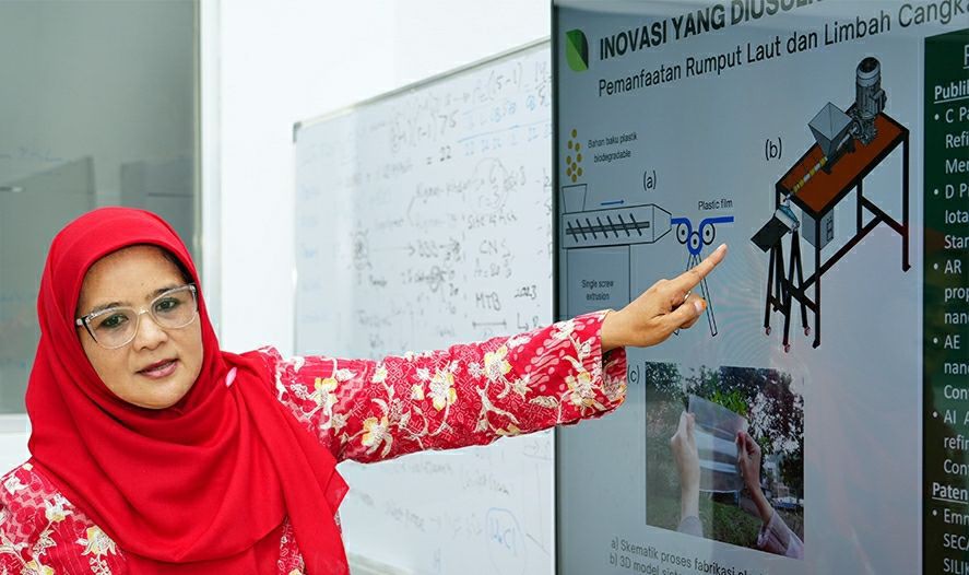 Dosen Unpad Buat Plastik Mudah Terurai dari Limbah Cangkang Udang