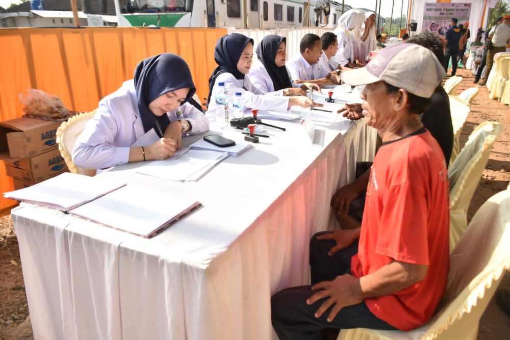 Datangkan Rail Clinic, KAI Tanjungkarang Beri Layanan Kesehatan Gratis