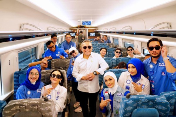 Zulkifli Hasan Ajak Kader Artis PAN Jajal Kereta Cepat ke Bandung