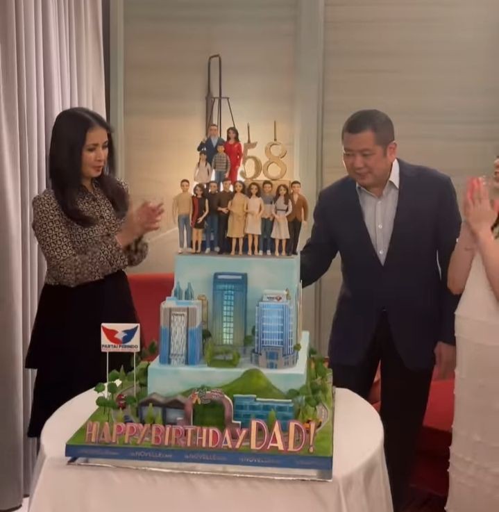 10 Momen Birthday Dinner Hary Tanoesoedibjo Bersama Keluarga