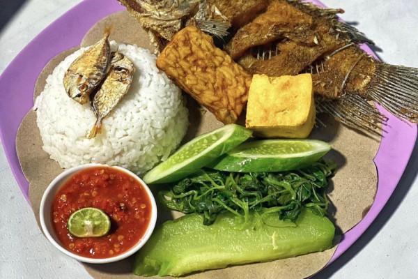 7 Tempat Makan Nasi Tempong di Jakarta yang Mantul dan Enak