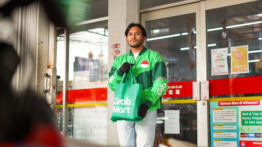 Bikin Gampang Belanja, Grab Kerja Sama dengan Alfamart