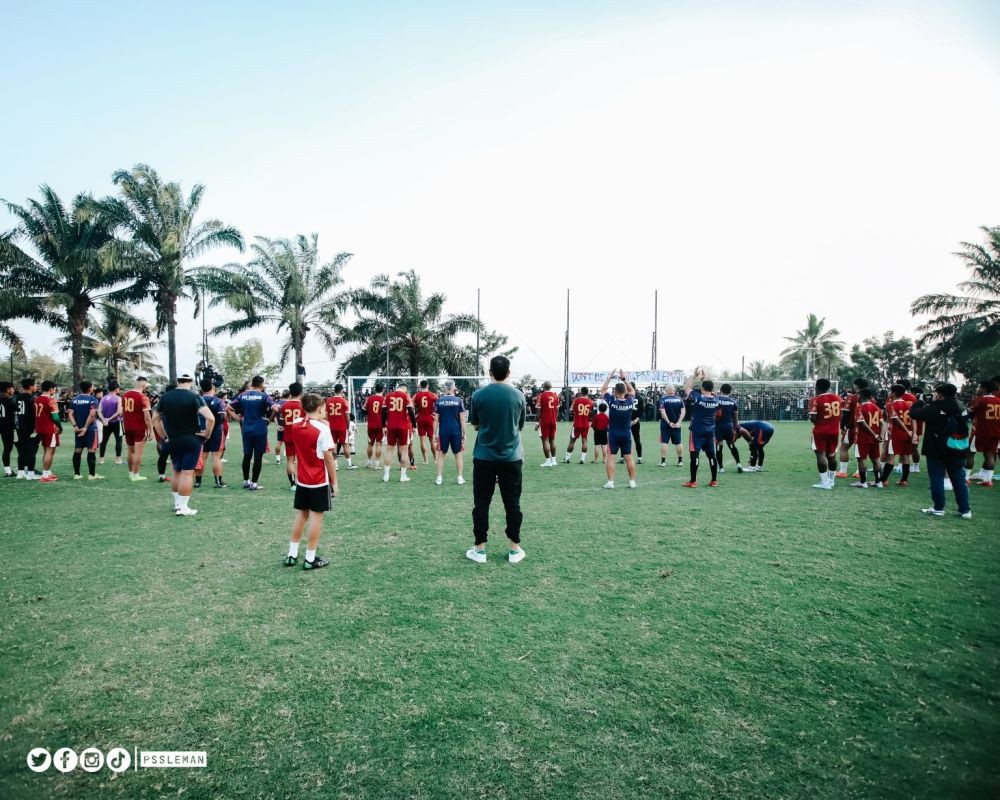 Jelang Lawan Arema di Bali, Sleman Fans Datangi Latihan PSS