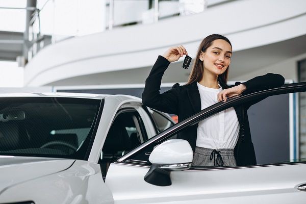 7 Mobil untuk Perempuan Mungil, Terlihat Compact dan Lucu