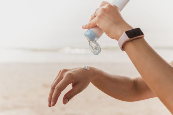 Efek Merugikan Pakai Sunscreen SPF Palsu pada Wajah