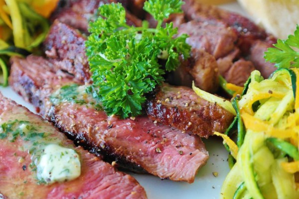 Cara Memotong Daging Sapi untuk Steak, Makin Empuk dan Gak Alot