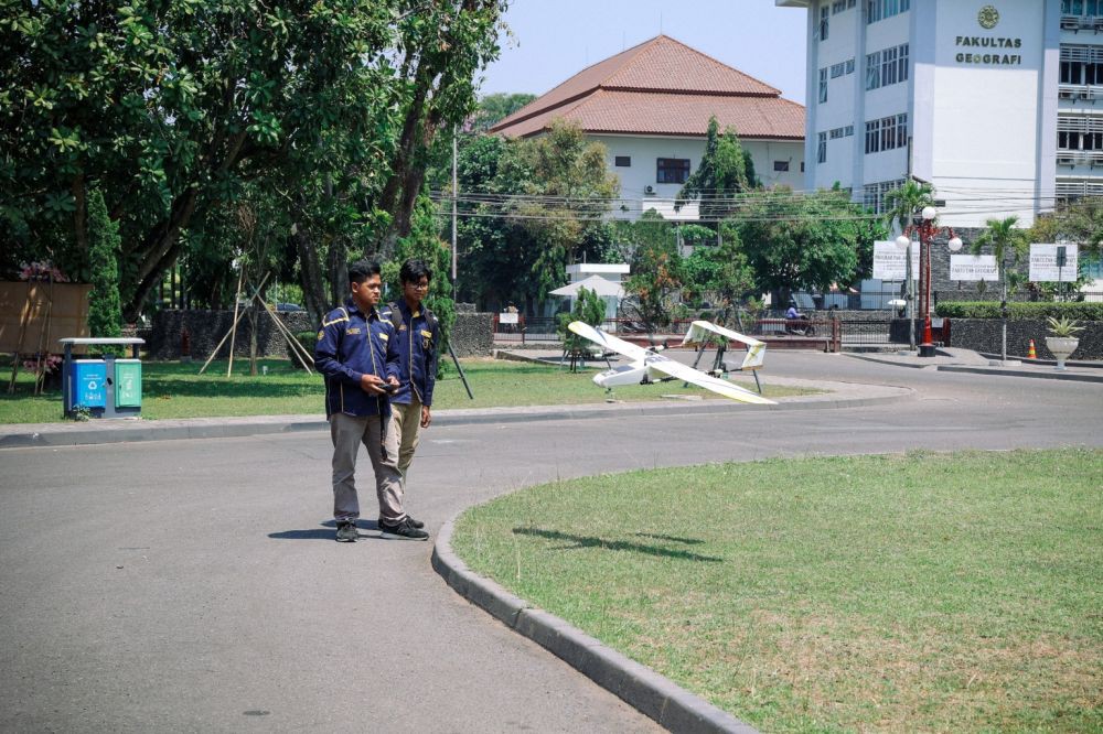 Gamaforce UGM Sabet 7 Kali Juara Umum Kontes Robot Terbang Indonesia